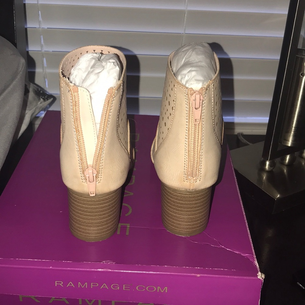 Shoes - Picture 4 of 4